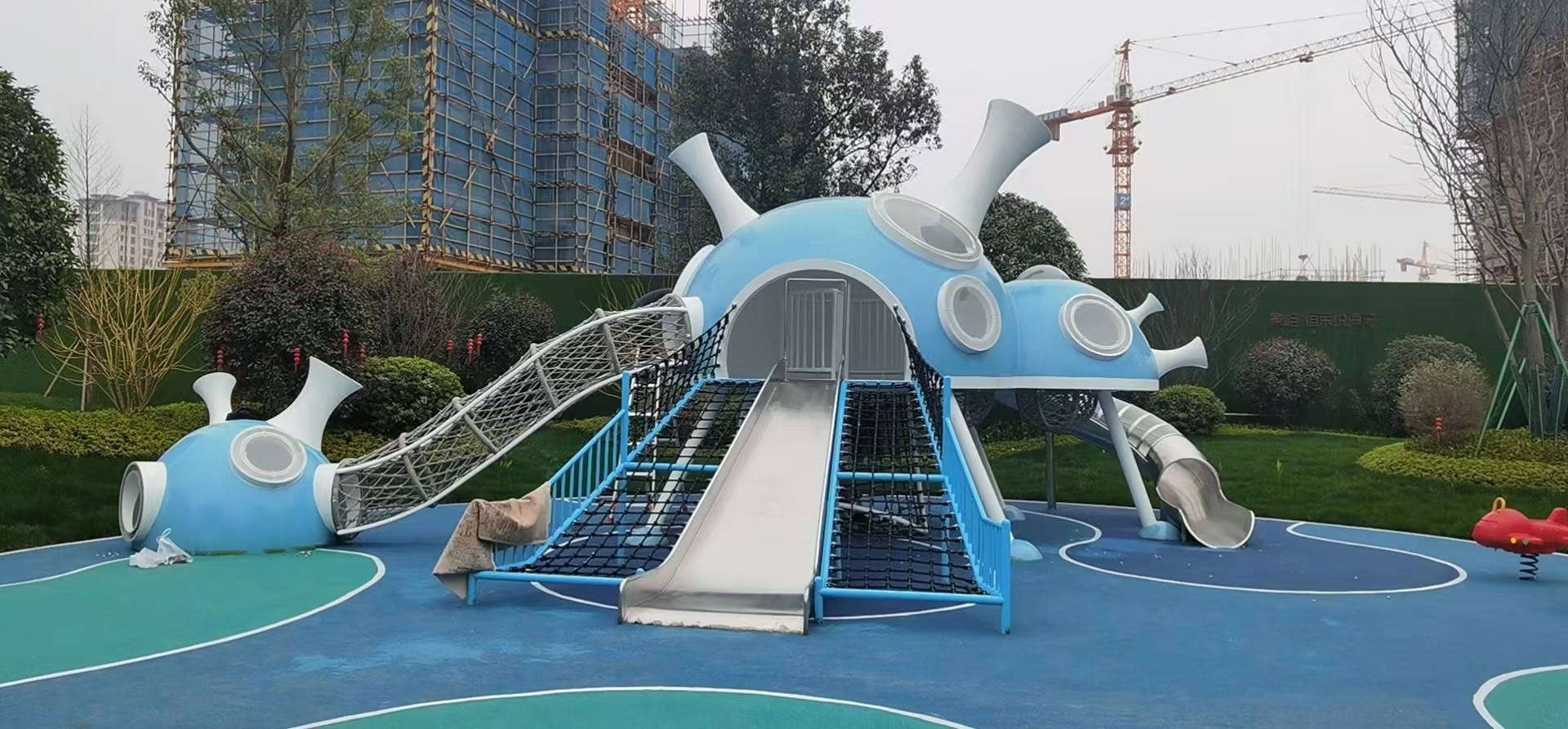 星际乐园球体滑梯