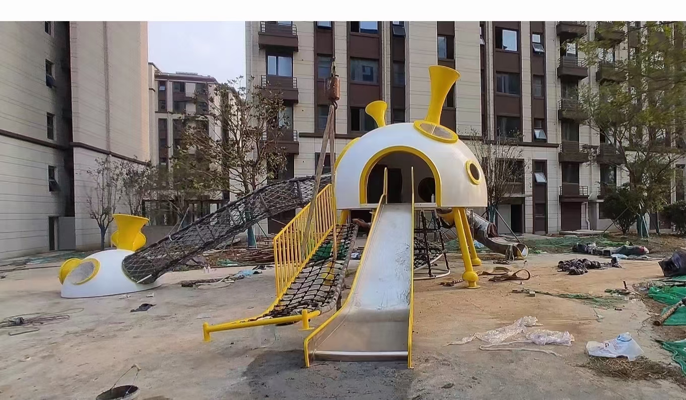 星际乐园球体滑梯