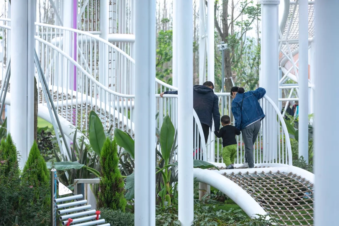 不锈钢滑梯组合廊桥连廊 (1)